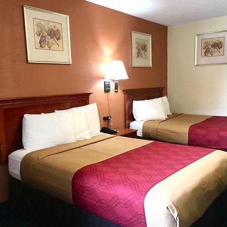 Red Carpet Inn נורווק מראה חיצוני תמונה