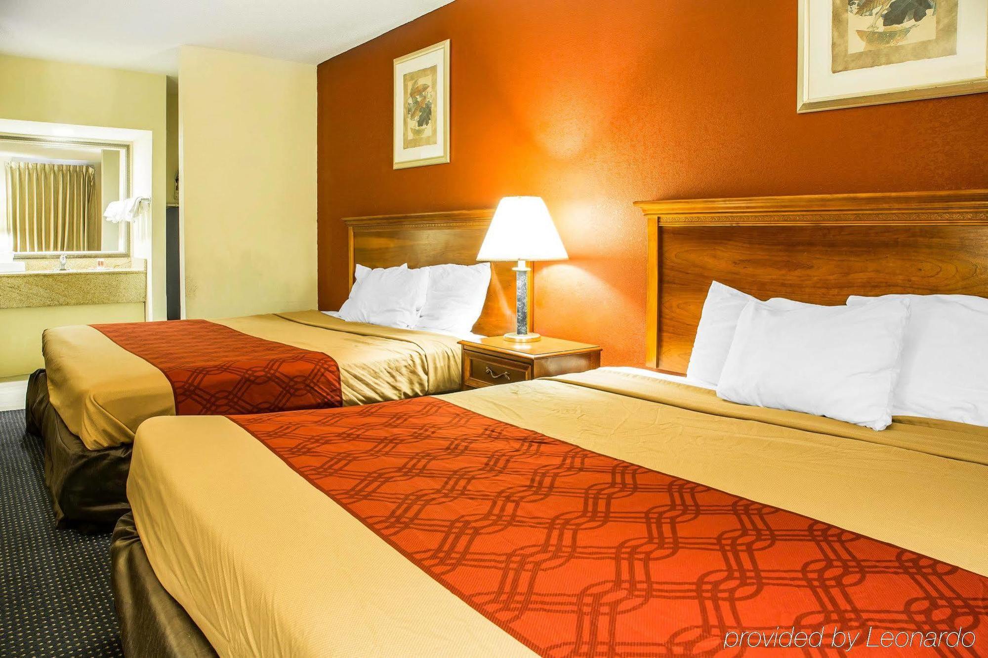 Red Carpet Inn נורווק מראה חיצוני תמונה
